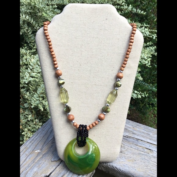 Leopard Makeup Bag w/Different Makeup Products and Necklace - Picture 4 of 5